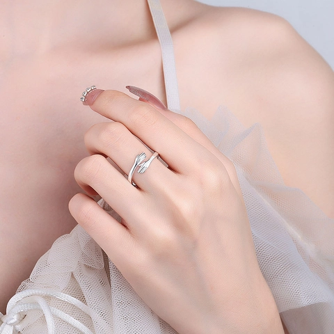 925 Sterling Silver Hugging Hands Open Ring Adjustable Minimalist Romantic Hand Embrace Finger Jewelry Gift For Women Girls
