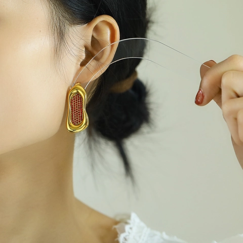 Pendientes de Botón de Acero de Titanio Incrustaciones de Diamantes de Imitación Geométricos Únicos Chapados en Oro 18K Joyería Elegante