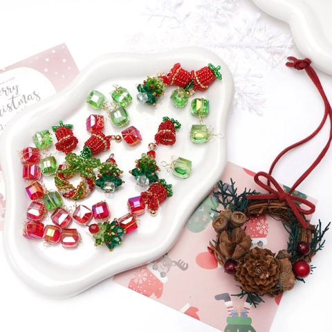 Christmas Glass Crystal Beaded Pendants Handmade Wreath Bell Tree Shapes For DIY Jewelry Making Holiday Festive Charms