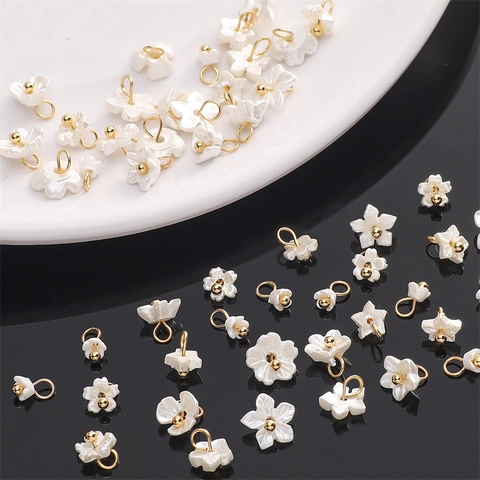 Resin Mini Flower Pendant With Metal Ring White Flower Charm Jewelry Finding For DIY Necklace Bracelet Earring Accessories