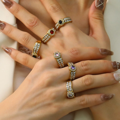 Anello in Acciaio Inossidabile Placcato Oro 18K Vintage per Donna Geometrico Tondo Colorato con Zirconia Intarsiata Gioielli alla Moda