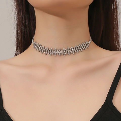 Collier Ras du Cou Mode avec Strass pour Femme Élégant Alliage de Cuivre Chaîne de Clavicule en Cristal Scintillant Bijoux de Mariage Fête