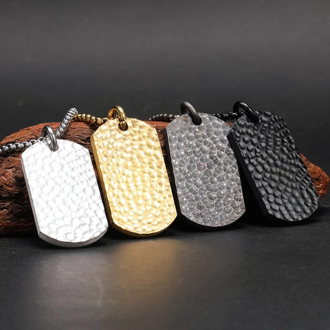 Collana con Pendente Dog Tag Rettangolare in Acciaio al Titanio Martellato da Uomo Gioielli in Metallo Punk Hip Hop Vintage Industriale