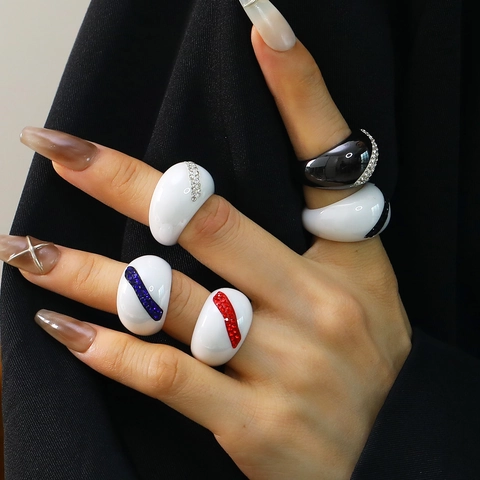 Modern Minimalist Ceramic Rhinestone Ring For Women Black White Geometric Inlaid Band High End Niche Finger Jewelry Gift