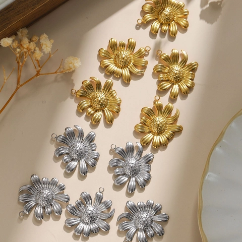 Pendente a Forma di Girasole Margherita Acciaio Inossidabile 304 Irregolare DIY Accessorio per Creazione Gioielli Donna