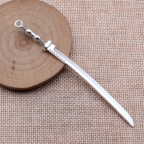 Ciondolo Arma Spada in Lega di Zinco Vintage per Cosplay Anime Accessorio per Creazione Gioielli DIY Argento Antico