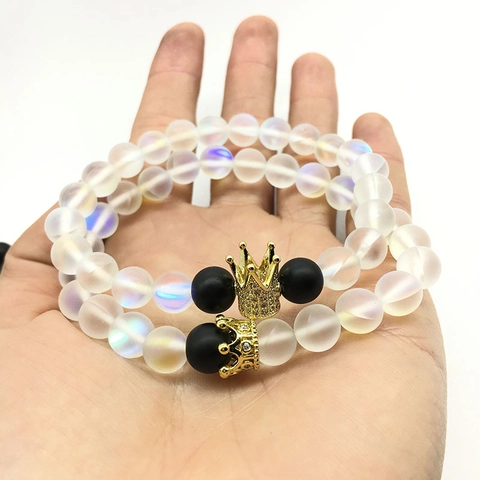 Bracelet en Perles de Cristal de Pierre de Lune Mate pour Couple Pendentif Couronne en Alliage Doré avec Strass Parure Bijoux