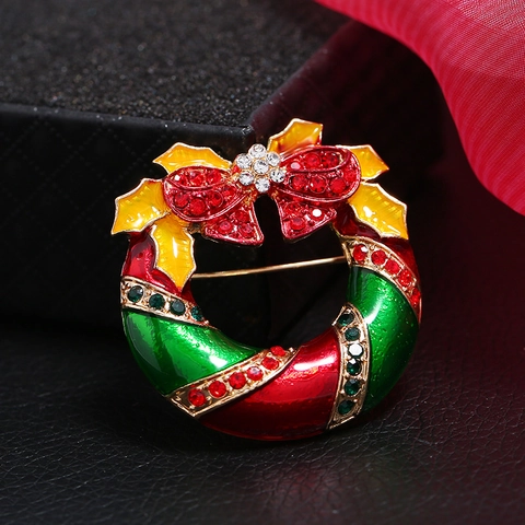 Vintage Legering Emaille Kerstkrans Broche Met Strass Rode Strik Bel Pin Voor Vrouwen Feestelijke Sieraden Cadeau
