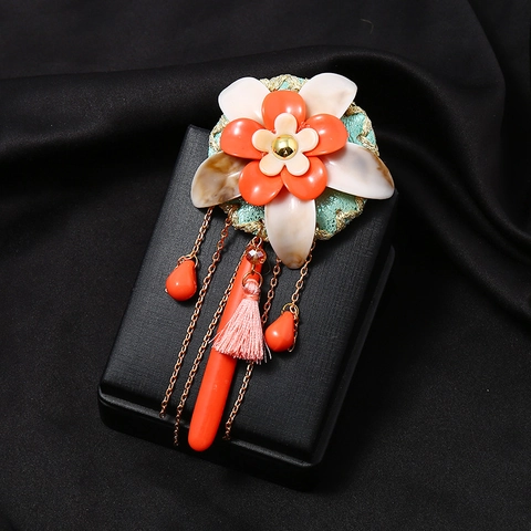 Vintage Alloy Acrylic Flower Brooch Pin With Metal Chain Tassel Ethnic Style Dress Decoration Jewelry For Women Gift