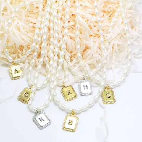 Elegant Copper Artificial Pearl Initial Letter Pendant Necklace For Women Multicolor Rhinestone Alphabet Clavicle Chain Jewelry Gift