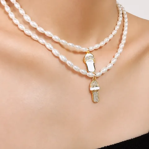 Vintage Artificial Pearl Necklace For Women Gold Plated Alloy Rhinestone Slipper Jesus Cross Pendant Ins Fashion Jewelry