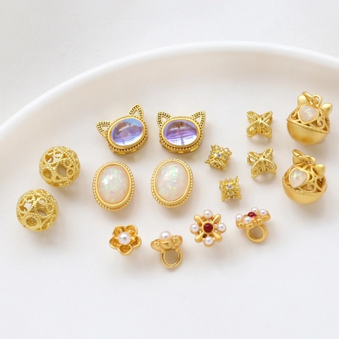 Diy Abalorios de Oro de Arena para Pulseras Cuentas Flor Hueca Gato Corazón Diamantes de Imitación Perla Artificial Colgantes