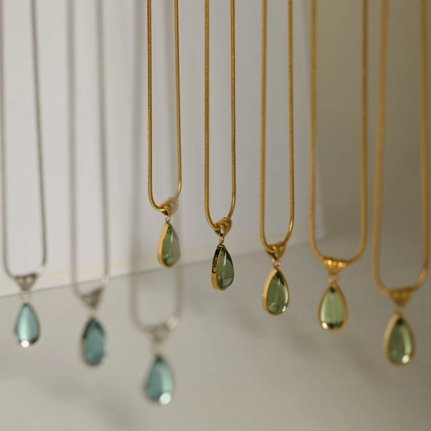 Collana Pendente Goccia Acciaio Al Titanio Con Gemma Di Vetro Placcato Oro 18K Catena A Serpente Minimalista Francese