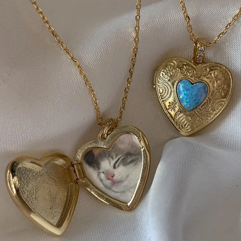 Collana Medaglione A Cuore E Busta Rame Placcato Oro Pendente Per Foto Apribile Opale Sintetico Rilievo Floreale