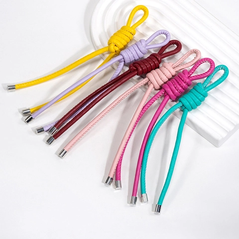 Llavero de Cuero Tejido a Mano con Nudo Espiral Colgante para Bolso con Punta de Metal Accesorio Minimalista