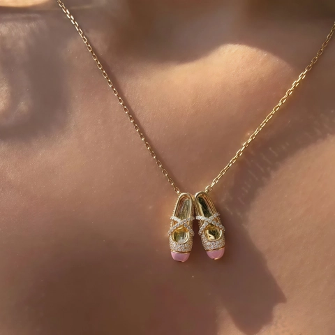 14K Vergulde Koperen Balletschoenen Hanger Halsketting Roze Emaille Strass Ingelegde Elegante Strik Dames Sieraden