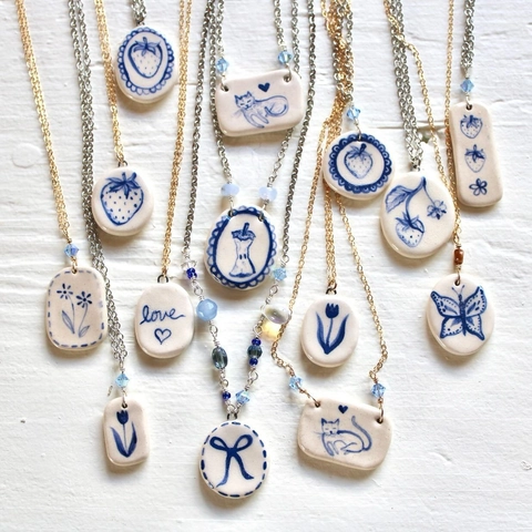 Collana con Pendente in Ceramica Vintage in Rame Placcato Oro 18K Fragola Gatto Cuore Medaglione Libro Busta Collana da Donna