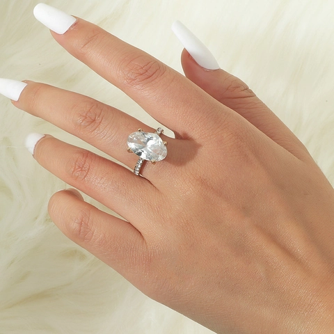 Moda Minimalista Aleación Strass Anillo Corte Ovalado Piedra Clara Compromiso Boda Anillo Joyería Unisex