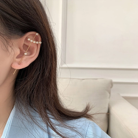 Elegant Alloy Ear Crawler Earring With Stainless Steel Post Minimalist Rhinestone Geometric Ear Wrap Jewelry For Women