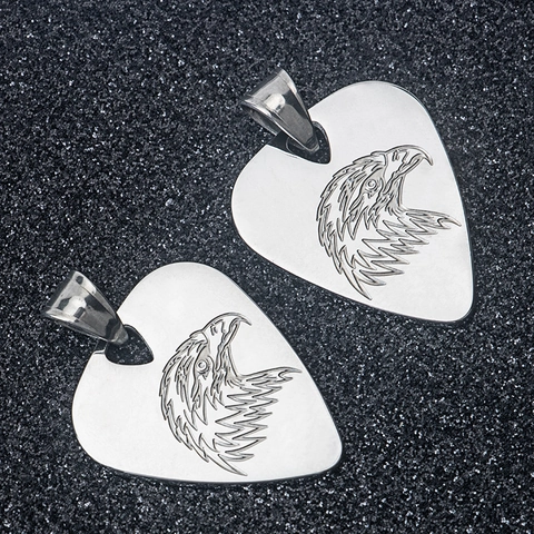 Ciondolo a Forma di Plettro per Chitarra in Acciaio Inossidabile per Uomo Donna Aquila Incisa Punk Musica DIY Gioielli