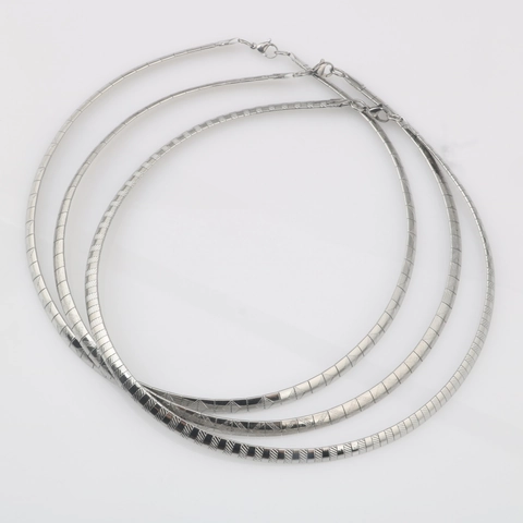 Collana da Donna in Acciaio Inossidabile Catena a Serpente Piatta Omega Texture Geometrica a Rilievo Girocollo Argento Gioielli