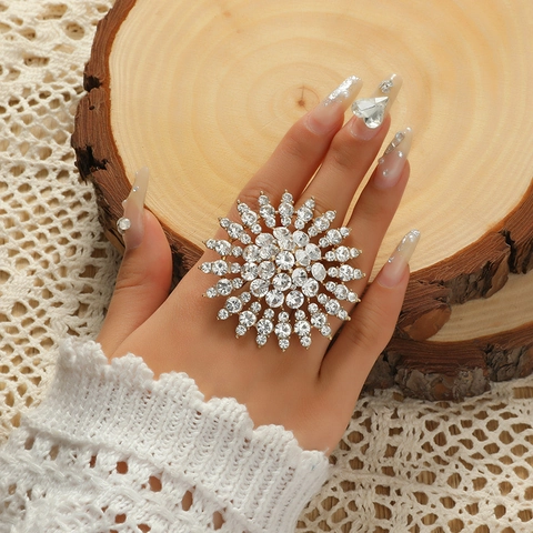 Luxuriöser Legierung Sonnenblume Offener Ring Für Damen Übertriebener Strass Eingelegter Statement Verstellbarer Cocktail Fingerring Schmuck