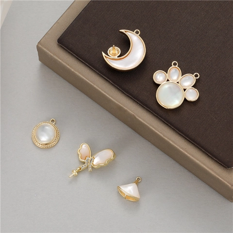 Copper Artificial Pearl Pendant Charms Butterfly Moon Bear Paw Fan Shape Jewelry Making Findings DIY Necklace Accessories