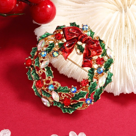 Fashion Christmas Wreath Brooch Bowknot Bell Rhinestone Alloy Enamel Wreath Brooch Pin For Women Festive Jewelry Gift Accessory