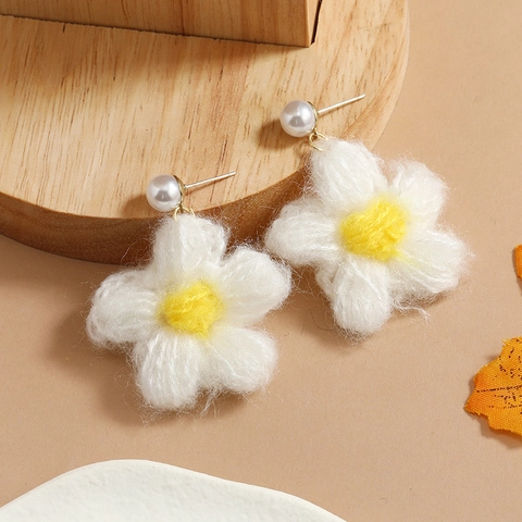 Handmade Knitted Flower Stud Earrings For Women Autumn Winter Alloy Artificial Pearl Floral Drop Earrings Aesthetic Jewelry