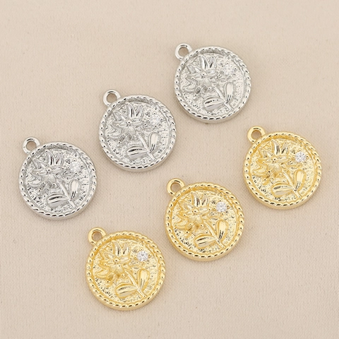 Vintage Rose Flower Pattern Round Plate Pendant Copper Gold Plated Rhinestone Relief Charm For DIY Jewelry Making Accessory