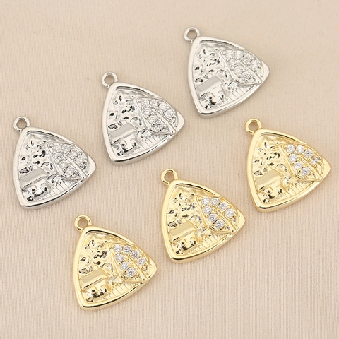 Ciondolo a Triangolo Con Rilievo di Casa e Albero in Rame Con Zirconia Intarsiata Accessorio Fai-da-te per Collane e Braccialetti Stile Vintage