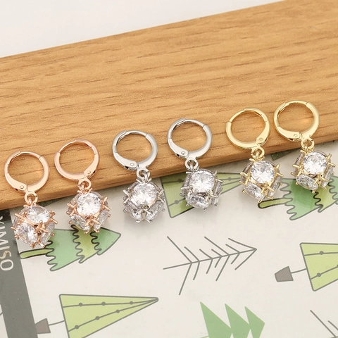 Élégantes Boucles d'Oreilles Pendantes Cube en Zircone Avec Cuivre Plaqué Or 18K Pour Femmes Bijoux de Mode Quotidienne
