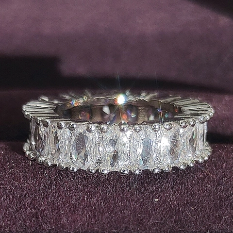 Luxury Copper Rhinestone Eternity Ring For Women Oval Cut Sparkling Full Diamond Band Wedding Engagement Fashion Jewelry