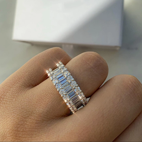 Bague Éternité Luxe Multi Rangs Incrustée de Zirconia pour Femme Coupe Baguette Étincelante Cuivre Bague de Fiançailles Mariage