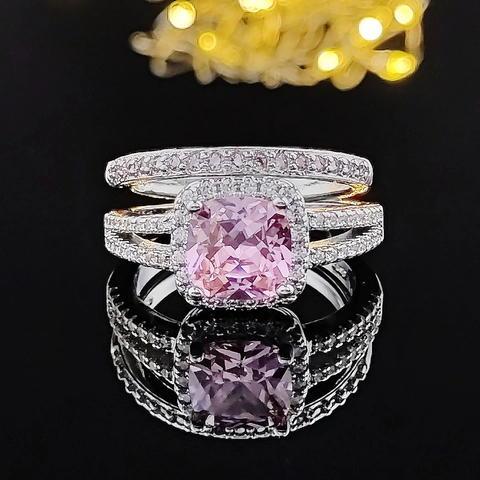 Luxury Copper Cushion Cut Rhinestone Stackable Ring For Women Halo Setting Wedding Party Fashion Jewelry Finger Ring Gift
