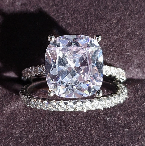 Lujoso Juego de Anillos de Compromiso de Zirconia Corte Cojín Bañado en Plata de Ley S925 Anillos Combinados para Joyería de Boda Mujer