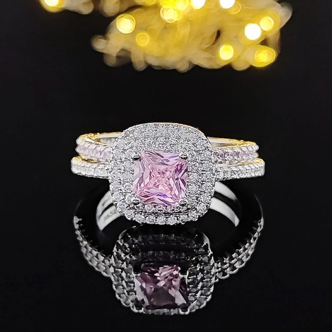 Elegante Juego de Anillos de Compromiso de Cobre con Strass para Mujer Halo Corte de Cojín Cuadrado Joyería de Moda