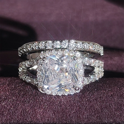 Lussuosi Anelli Coordinati con Zirconia Cubica Taglio a Cuscino Halo Fidanzamento Matrimonio Anelli per Donna