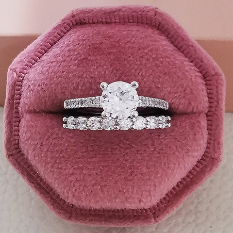 Juego de Anillos de Cobre con Zirconia Redonda para Mujer Elegante Compromiso Boda Plateado Lujo Diamantes de Imitación Combinación Joyería de Dedo