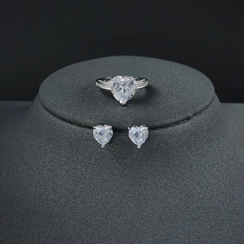 Süßes Legierung Herzform Strass Schmuck-Set Für Damen Versilbert Herzschliff Ring Und Ohrstecker Mode Geschenk-Set