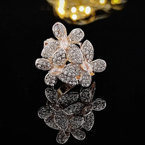 Anillo de Cobre con Circón en Forma de Flor de Lujo Para Mujer Diseño de Pétalo Elegante Joyería para Fiesta Boda Oro Rosa Blanco