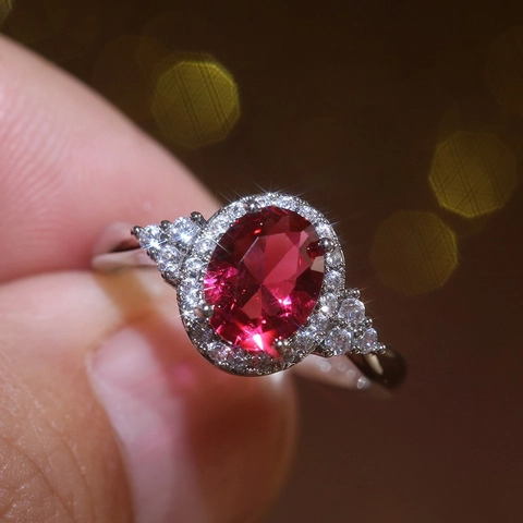 Vintage Oval Roter Edelstein Ring Für Damen Eleganter Kupfer Halo Band Mit Weißem Zirkonia Mikro Eingelegt Schmuck
