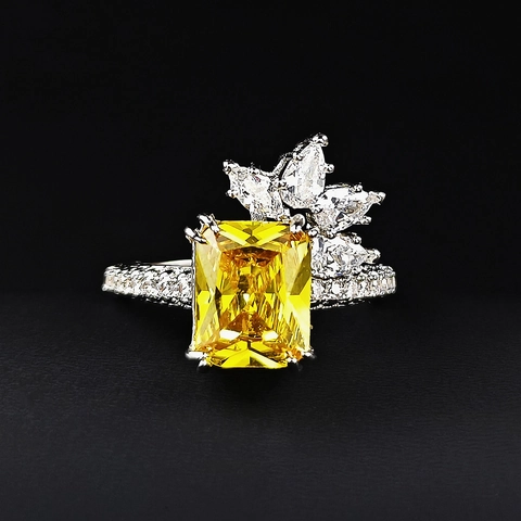 Vintage Light Luxury Copper Rhinestone Ring Emerald Cut Yellow Radiant Stone Flower Decorative Lace Edge Ring For Women Jewelry