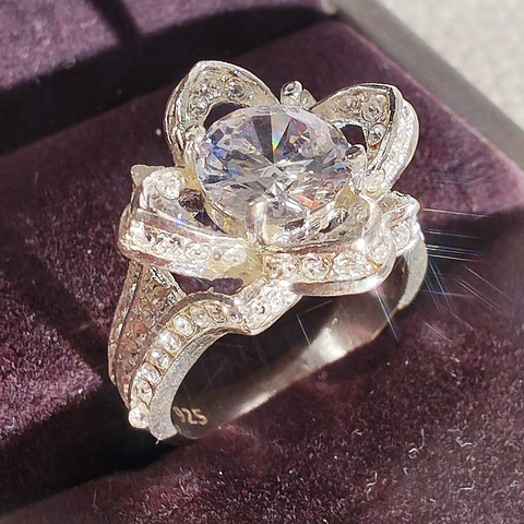 Elegant Rose Flower Copper Ring For Women Zirconia Inlaid Fashion OL Style Silver Tone Flower Decorative Jewelry Gift