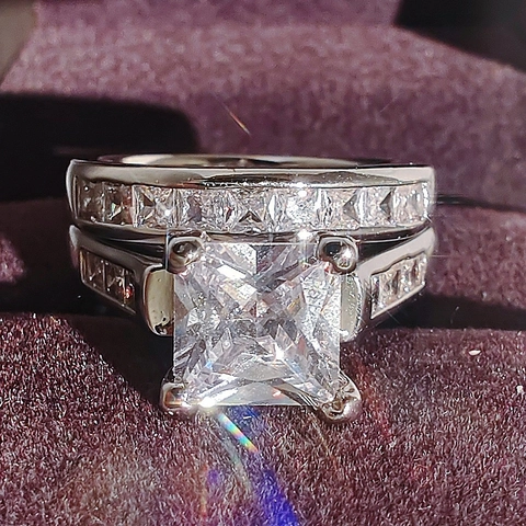 Luxuriöses Prinzess-Schliff Zirkonia Hochzeitsring-Set Für Damen Versilbertes Kupfer Geometrische Verlobungsringe Brautschmuck