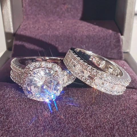 Lussuoso Set di Anelli di Fidanzamento e Matrimonio in Rame e Zirconia Design Halo Tondo Gioielli Moda Donna Regalo