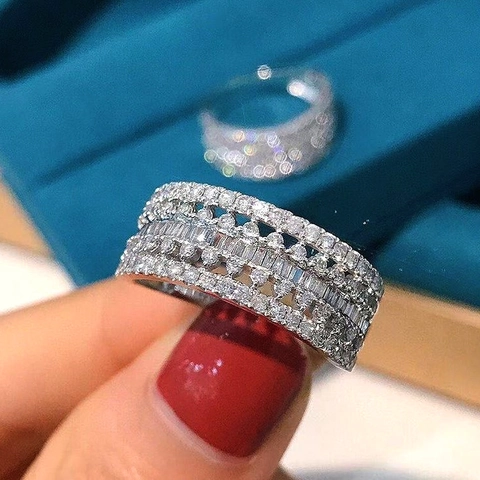 Vintage Copper Rhodium Plated Hollow Out Wide Band Ring For Women Elegant Rhinestone Inlaid Fashion Jewelry Hand Accessory Gift
