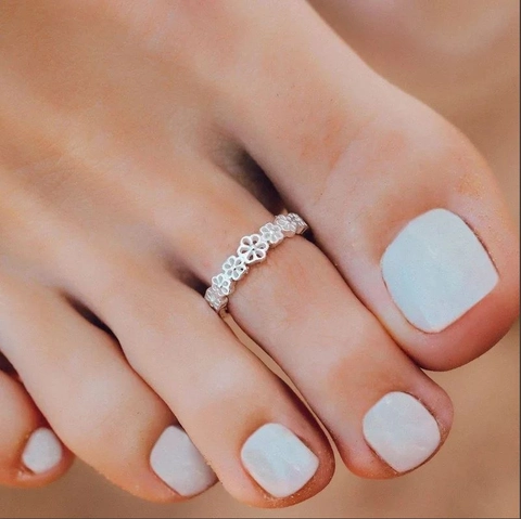 Bohemian Hollow Flower Toe Ring Adjustable Silver Color Alloy Summer Beach Foot Jewelry For Women Girls Simple Band