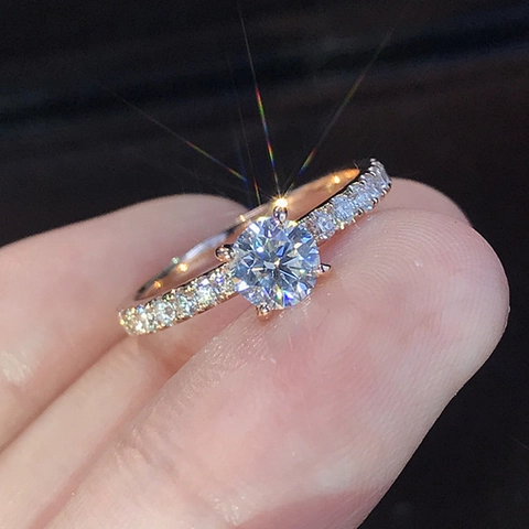 Elegante Anillo de Compromiso de Aleación con Zirconia de Cuatro Garras Corte Redondo Diamante Simulado Oro Rosa Plata Joyería Mujer Boda