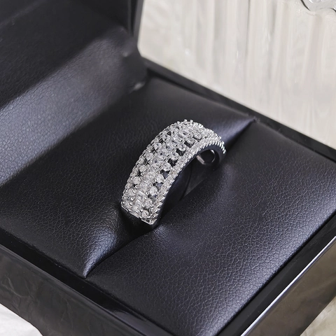 Vintage Copper Rhodium Plated Hollow Out Wide Band Ring For Women Elegant Rhinestone Inlaid Fashion Jewelry Hand Accessory Gift